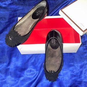 Wore once to a funeral sitting in my closet since!!